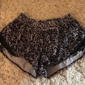 Lululemon Hotty Hot Short II 2.5”